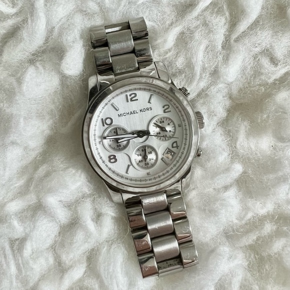 Michael Kors Silver Watch - Picture 1 of 4